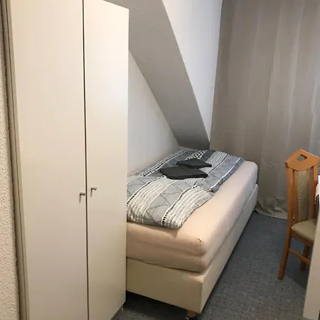 Cleopatra - Zimmervermietung Homestay Oranienburg